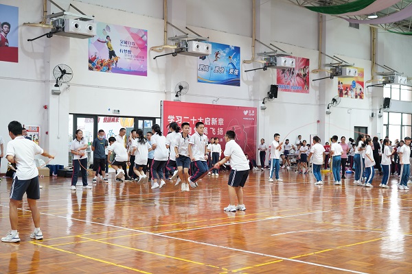 　　初中男子4×30秒单摇跳接力赛