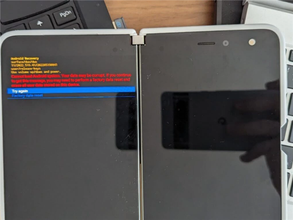 微软Surface Duo翻车：升级Android 12L有概率直接变砖