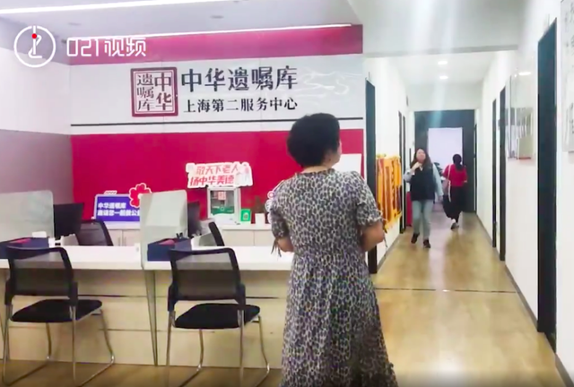 要不咱们小酌一杯？特朗普为了查尔斯三世取消威士忌关税