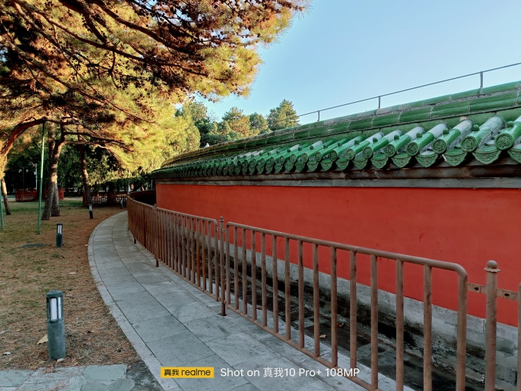 北京的城市滤镜“天青” 图源：品玩 LU摄