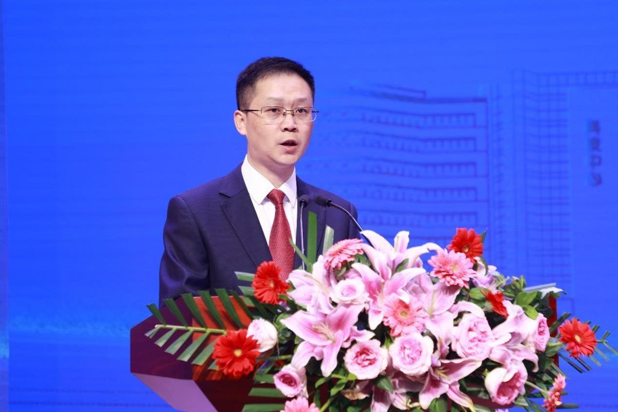 　　▲汪地强主持会议