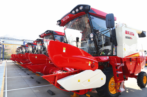 雷沃谷神轮式收割机国四新品即将发往全国各地