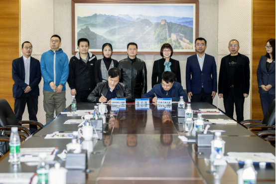 　　大连工业大学与企业合作签约仪式