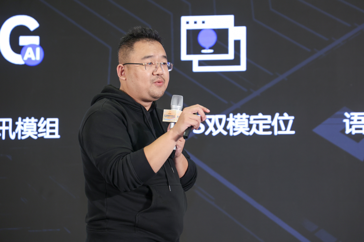 　　杭州灵伴科技联合创始人向文杰