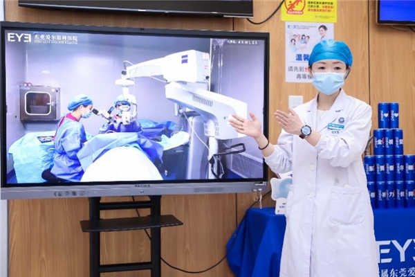 　　东莞爱尔眼科医院白内障二科主任华山正在科普