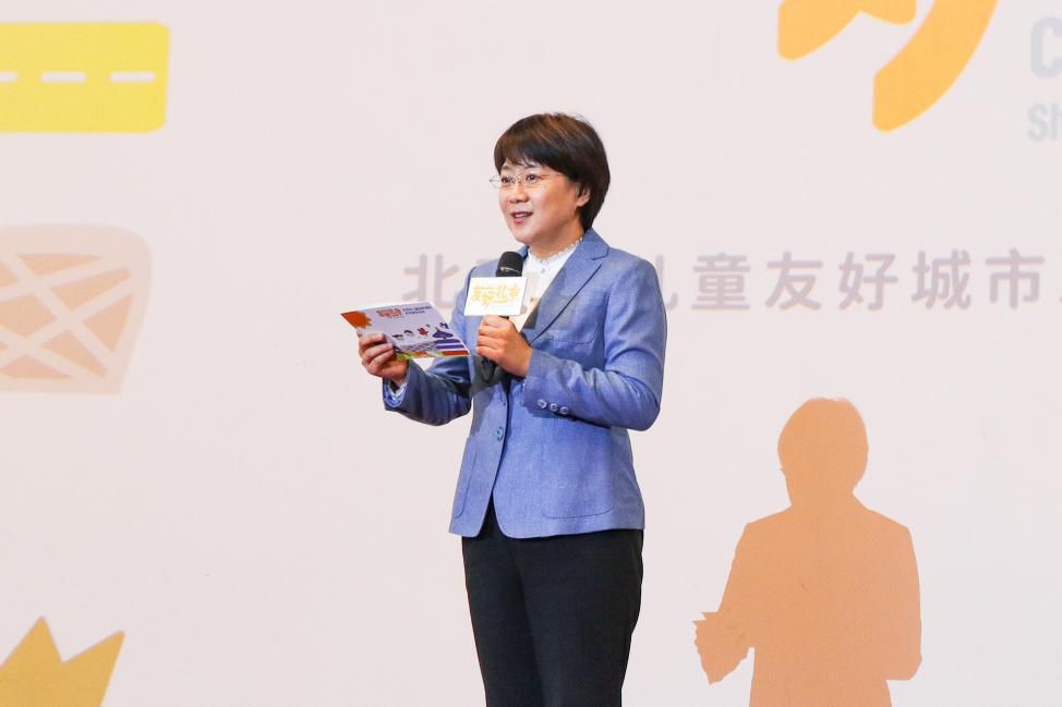 　　北京市东城区妇联主席吕绘发出倡议