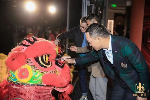 　　图 | 浦江名荟醒狮点睛