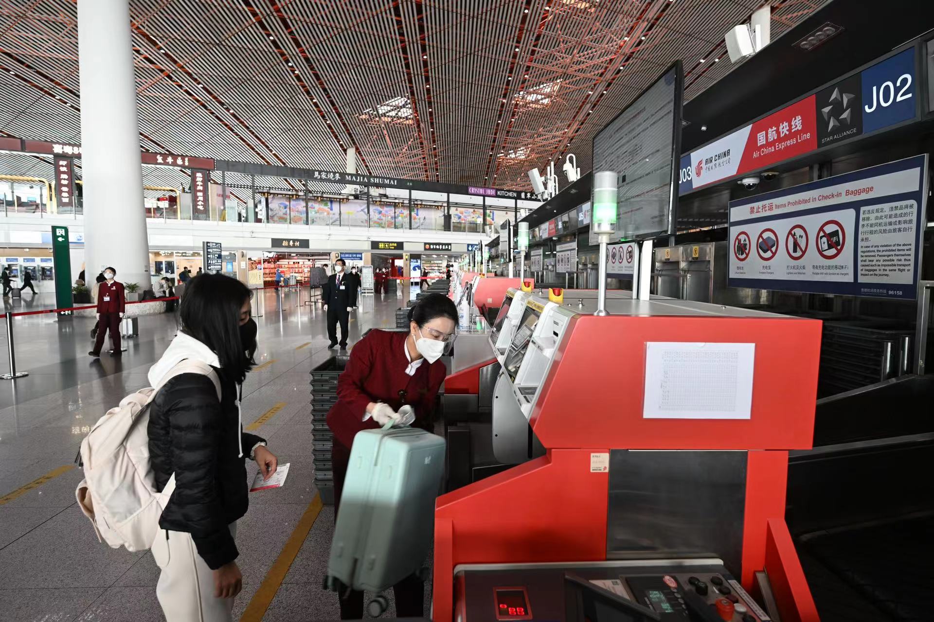 首都机场在3号航站楼设置快线专属值机柜台.新京报记者 陶冉 摄
