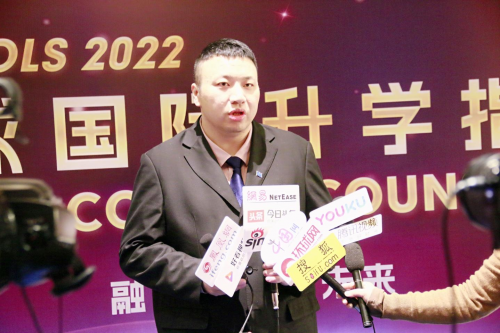 　　欧盟青年商务委员会驻华(公使级)代表尹晓骁先生