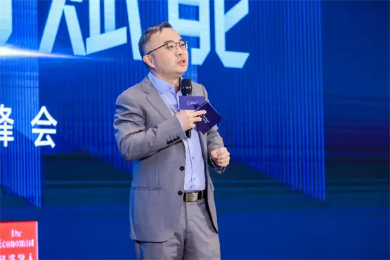 峰会由《经济学人.商论》创始人兼总编辑吴晨主持