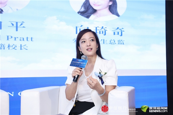 　　深圳爱文学校招生总监向琦奇