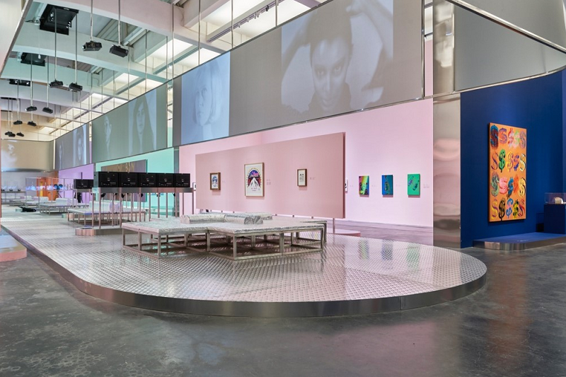 　　UCCA“成为安迪·沃霍尔”展览现场，图片由UCCA尤伦斯当代艺术中心提供。