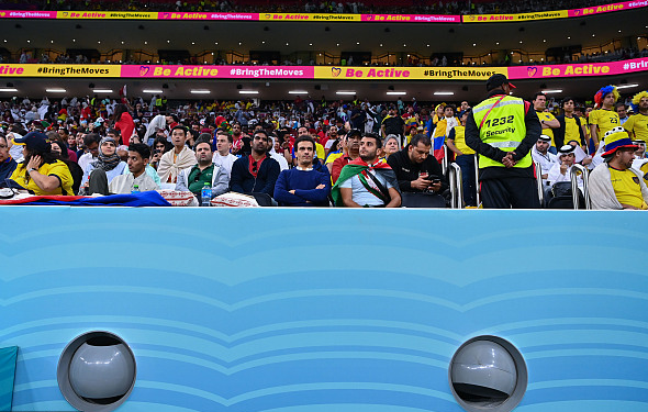 世界杯赛当场球迷抱怨中央空调太冷 球员：球场上“温度极致”