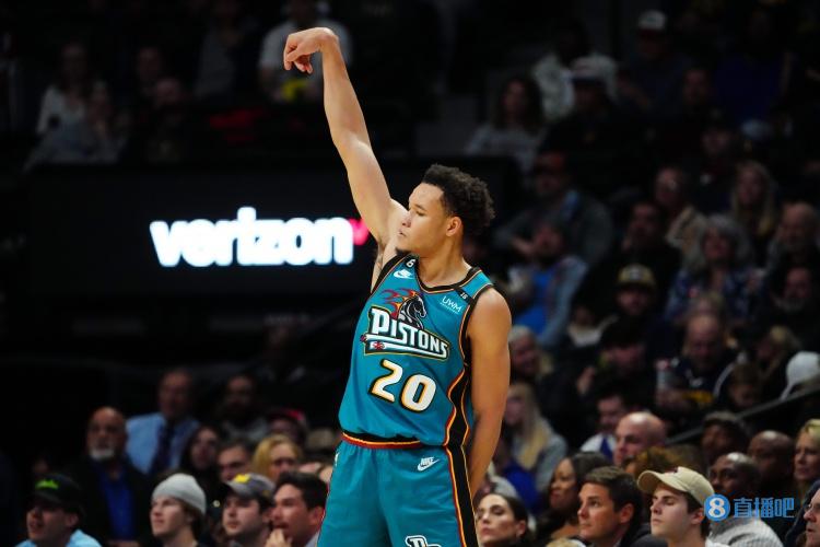 布克末節(jié)獨(dú)得18分創(chuàng)個(gè)人新高 太陽險(xiǎn)勝勁敵緊追西部排名