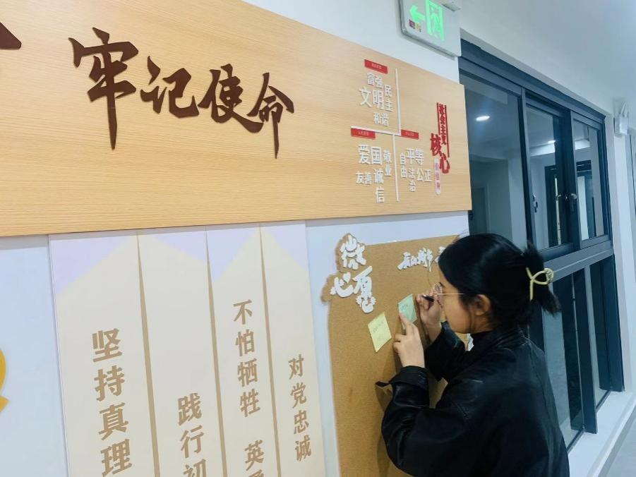 　　青年人才租户在贸家人才公寓党群服务站留言板上留言