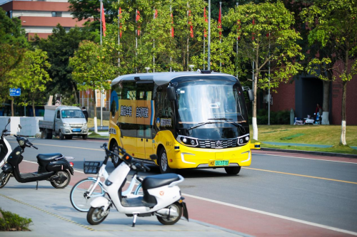 　　蘑菇车联自动驾驶公交车