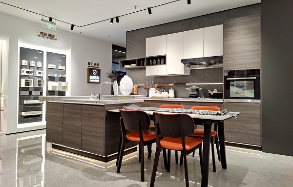 曲美家居整合资源打造一站式交付能力