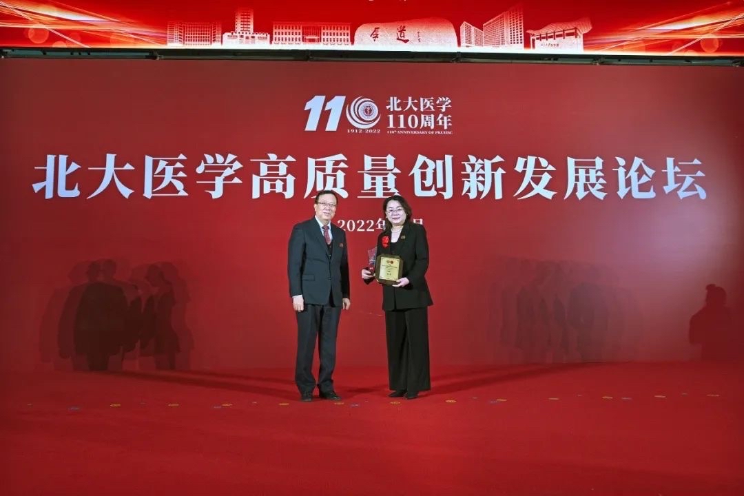 三位青年学者获评首届“北京大学屠呦呦青年学者奖”
