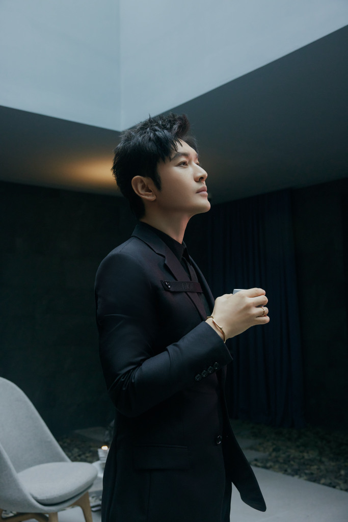 黄晓明发布西装造型格调写真气质冷御雅致似贵公子