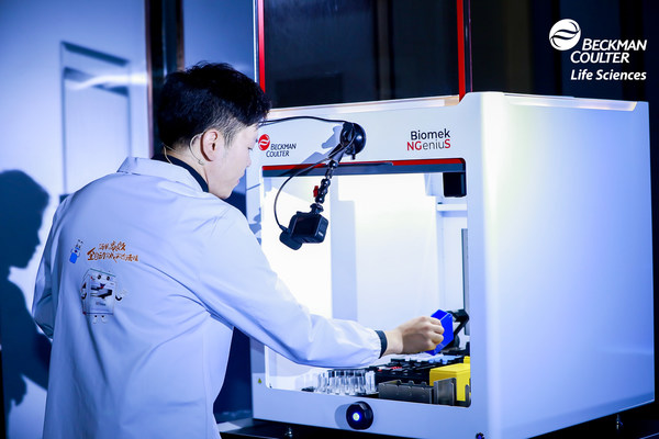 　　Biomek NGeniuS“一键”助力精准医学