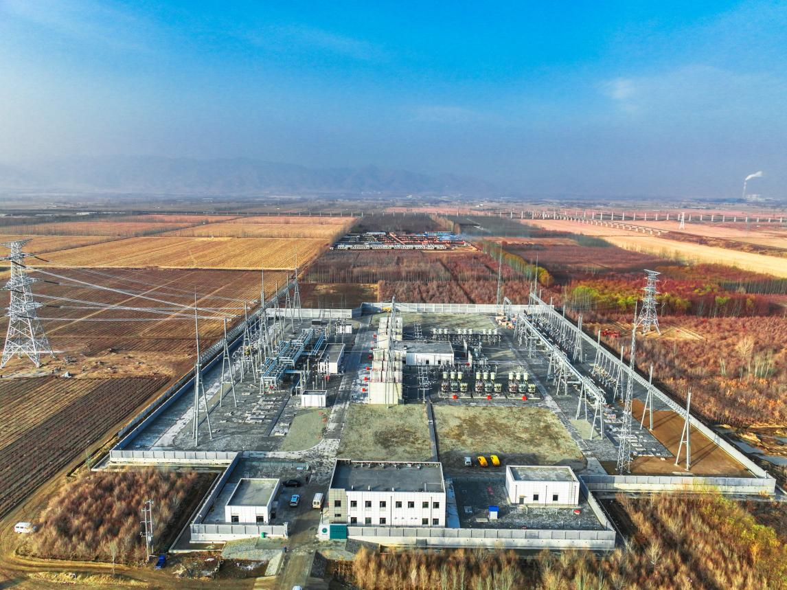 265天 跑出电网建设新速度——内蒙古电力集团英华500千伏变电站顺利