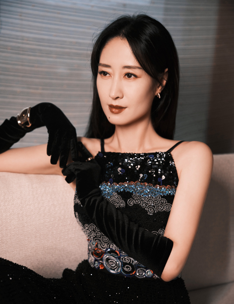 刘敏涛2022微博视界大会造型写真 造型优雅气场满满__财经头条