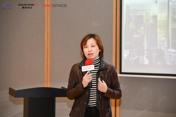 　　【中信银行上海自贸试验区分行行长 李菁女士】