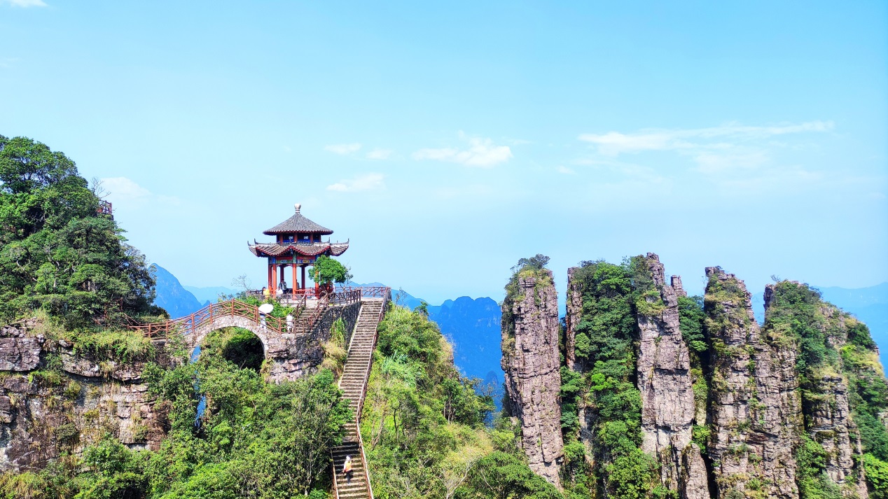 广西贵港市平南县北帝山风景区"依托北帝山旅游区,我们村去年集体经济