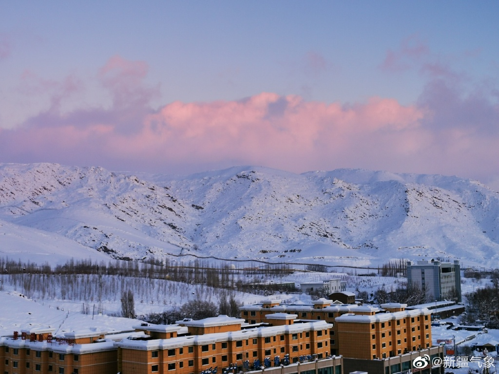 新疆阿勒泰降雪 图源/新疆气象局官方微博