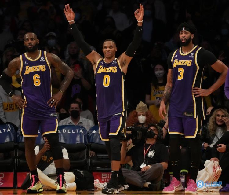 雄鹿湖人对决再度引爆赛场