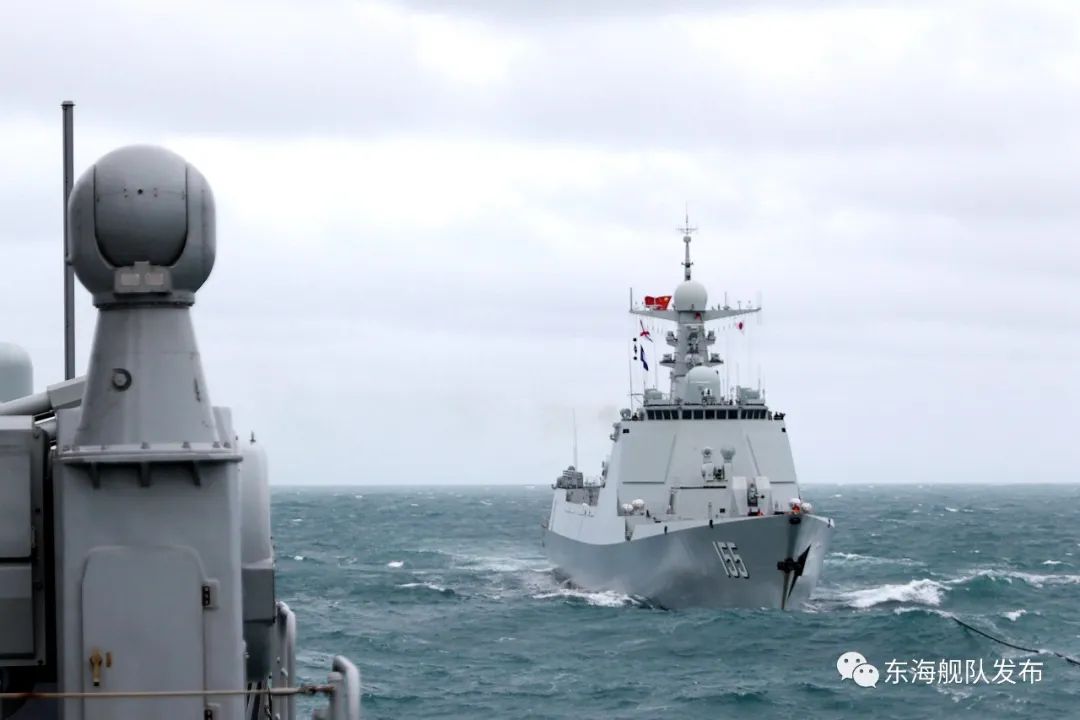 安阳舰,黄冈舰组成舰艇编队近日,东部战区海军某驱逐舰支队寒风凛冽