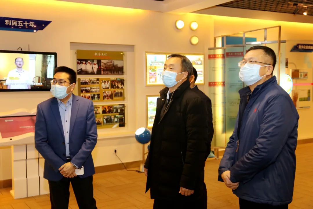 市长陈志清到丽珠集团利民制药厂调研。