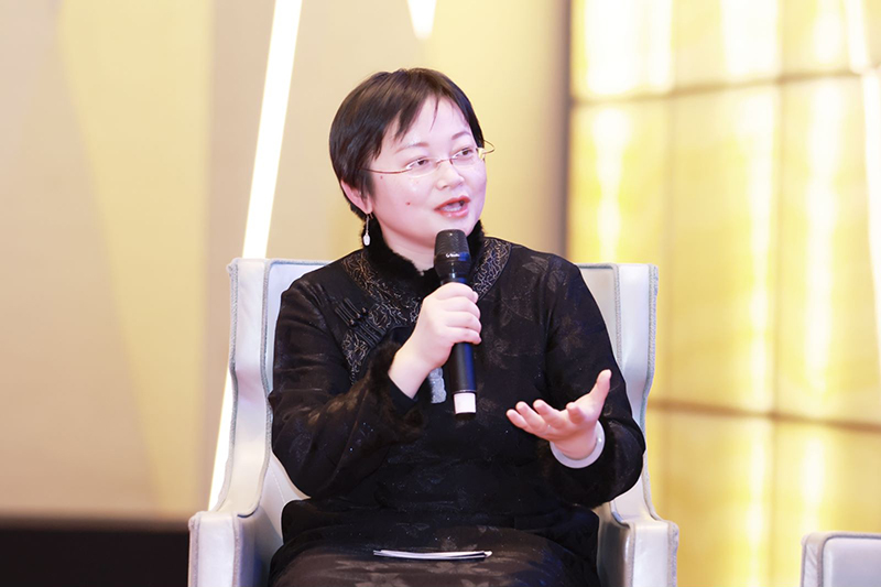 　　图 | 上海市多媒体行业协会副秘书长、扩展现实专委会主任端木海婴主持圆桌论坛