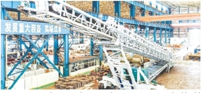 由北方重工研发生产的自移式伸缩环形堆料机。 宏涛摄