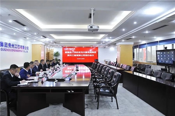 　　▲公司与鄯善县签署战略合作协议。