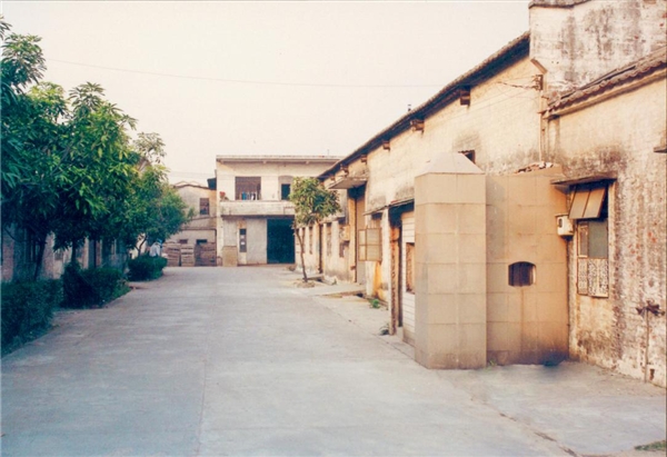 　　1992年12月8日，科达创办于佛山石湾郊边工业区