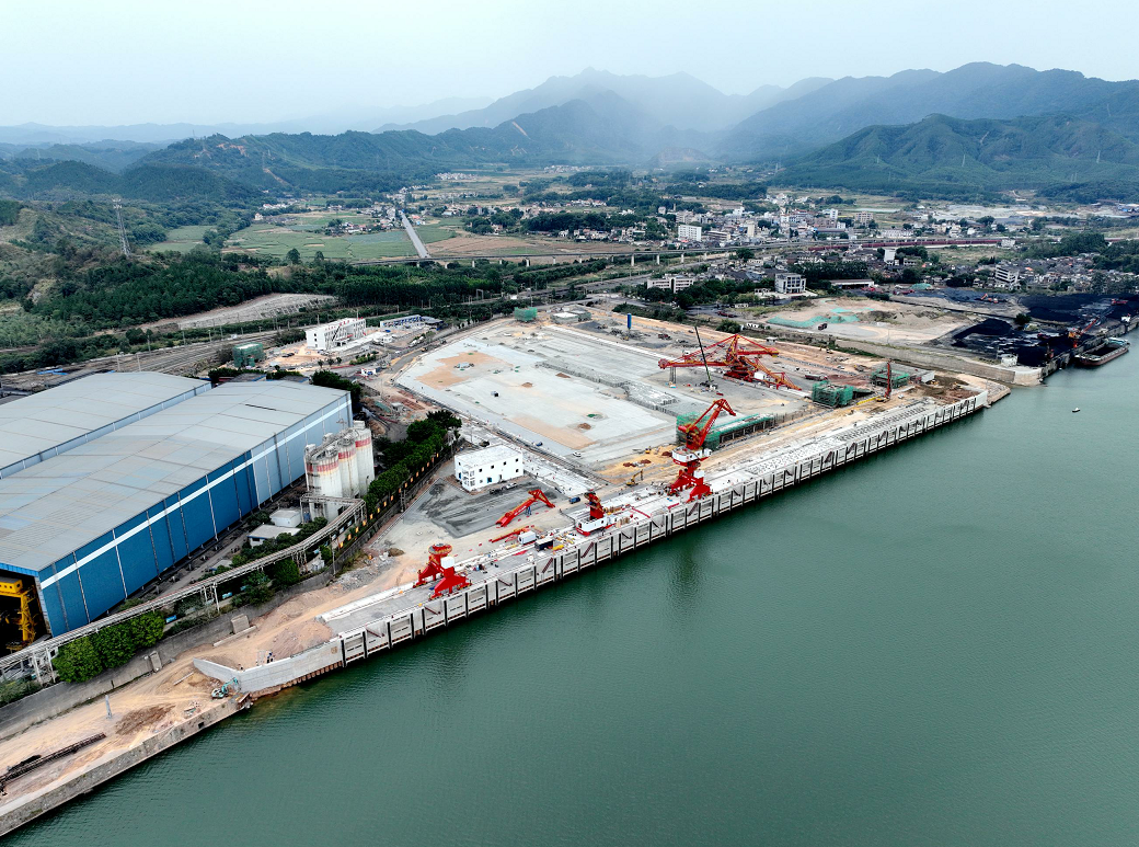 正在建设中的乌石港.何立坚 摄