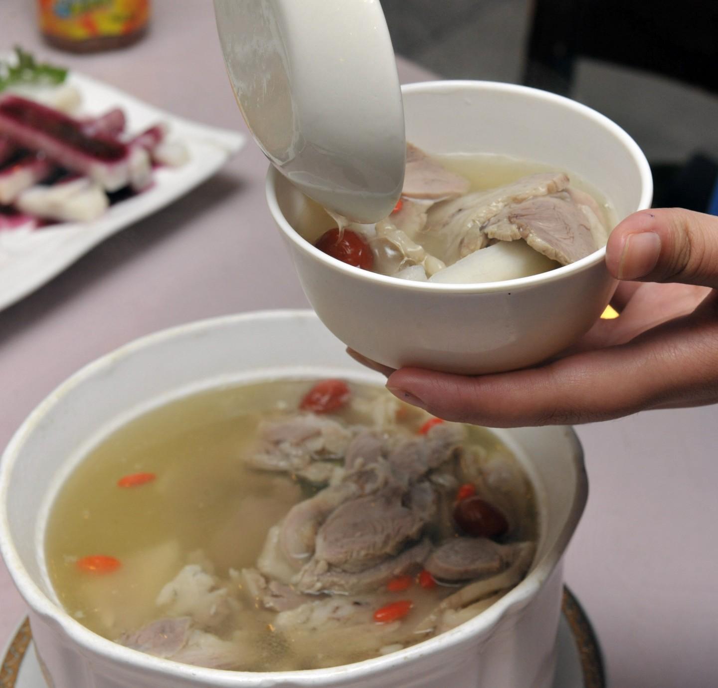 羊肉汤。新京报资料图