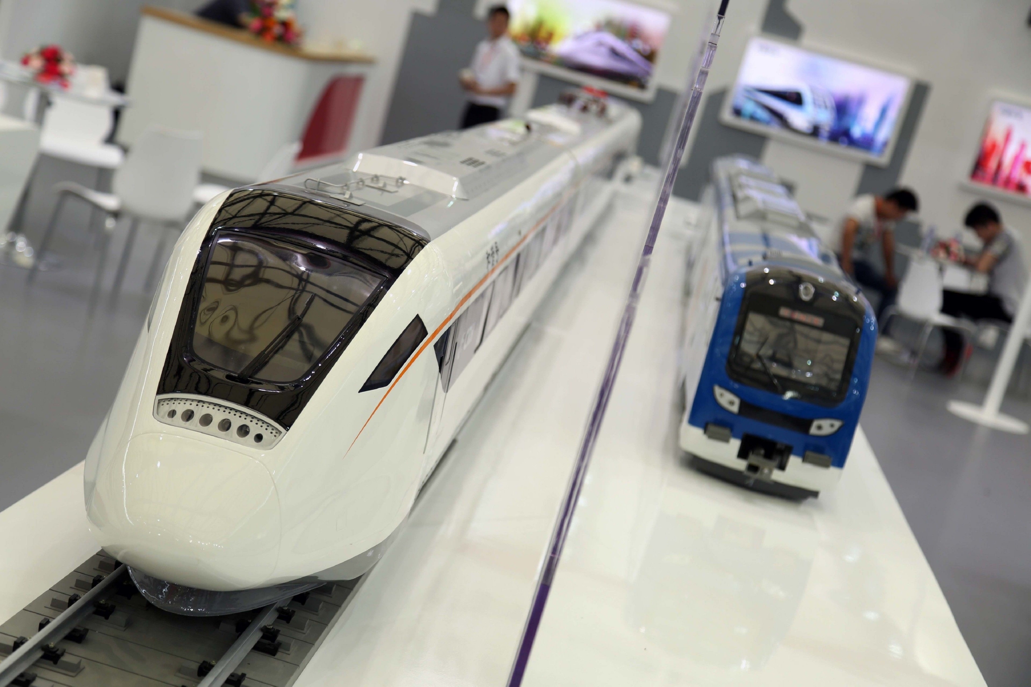 图为中国中车"和谐号"高铁模型.图片来源:ic photo