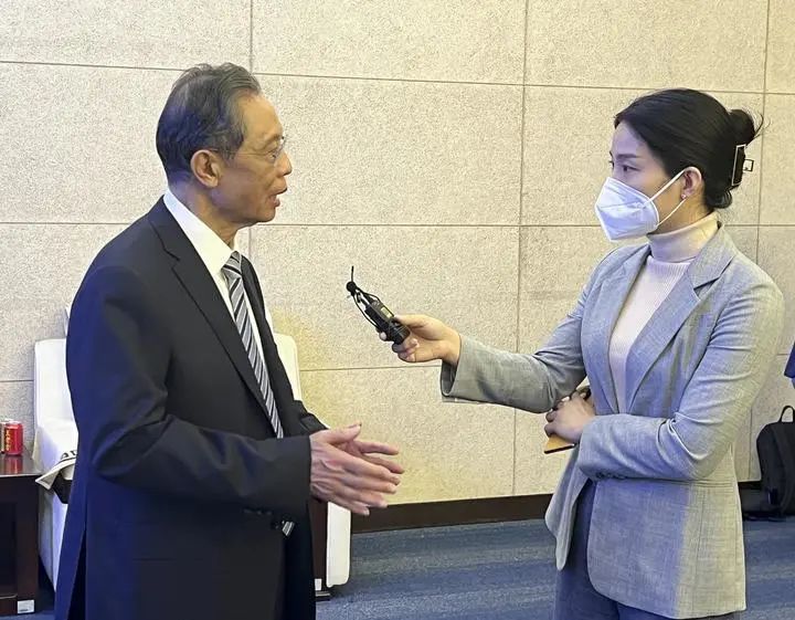 12月9日，钟南山院士在广州接受新华社记者专访。新华社记者 胡拿云 摄