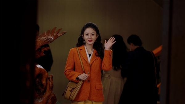 　　图 1:赵丽颖在热播剧《风吹半夏》中的造型