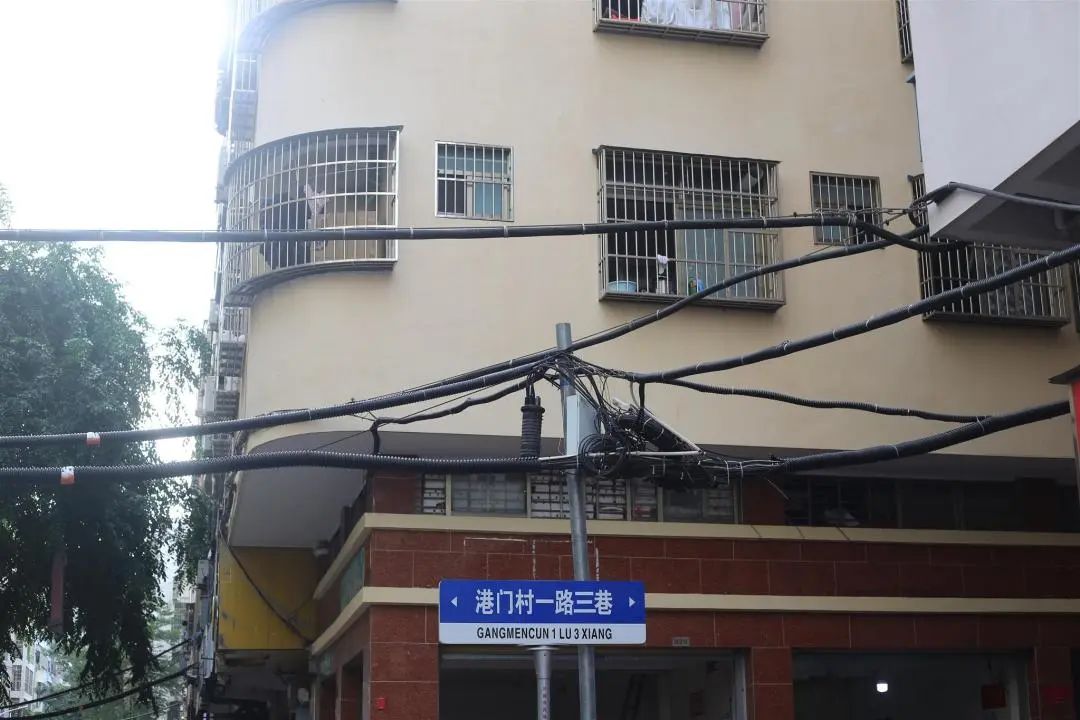 港门村,商品街的空中"飞线"整治了→|三亚市_新浪财经_新浪网