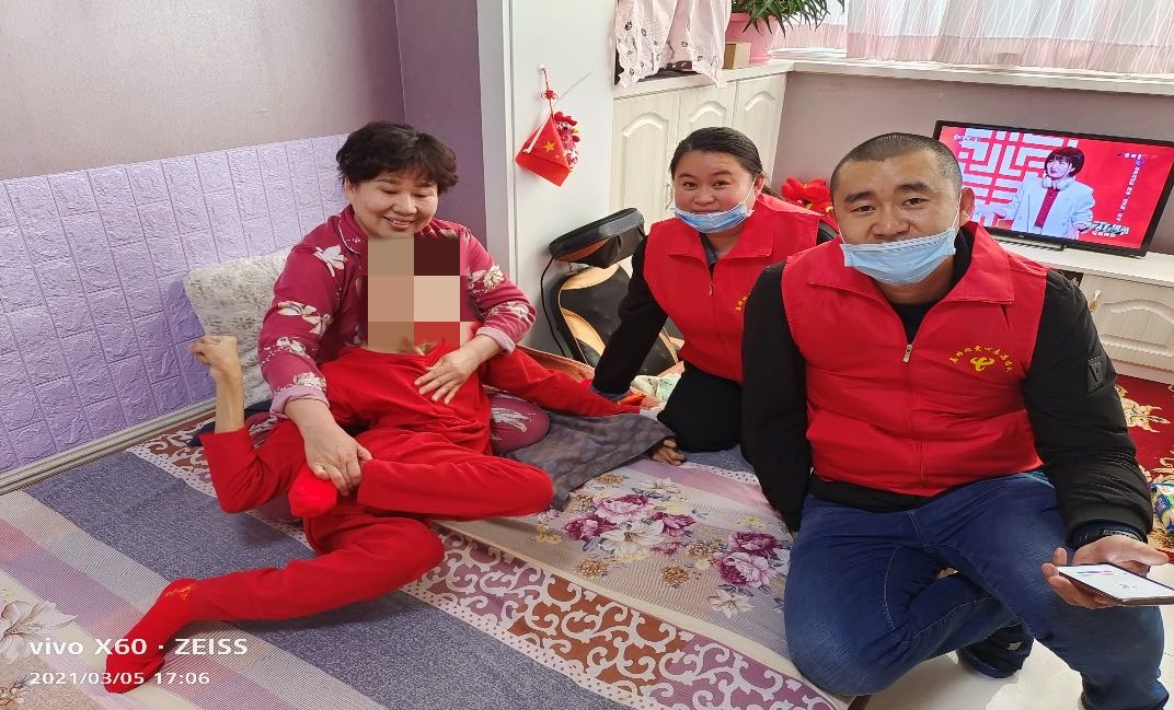 姜炜班战风雪促复产情暖困难家庭彰显电信力量