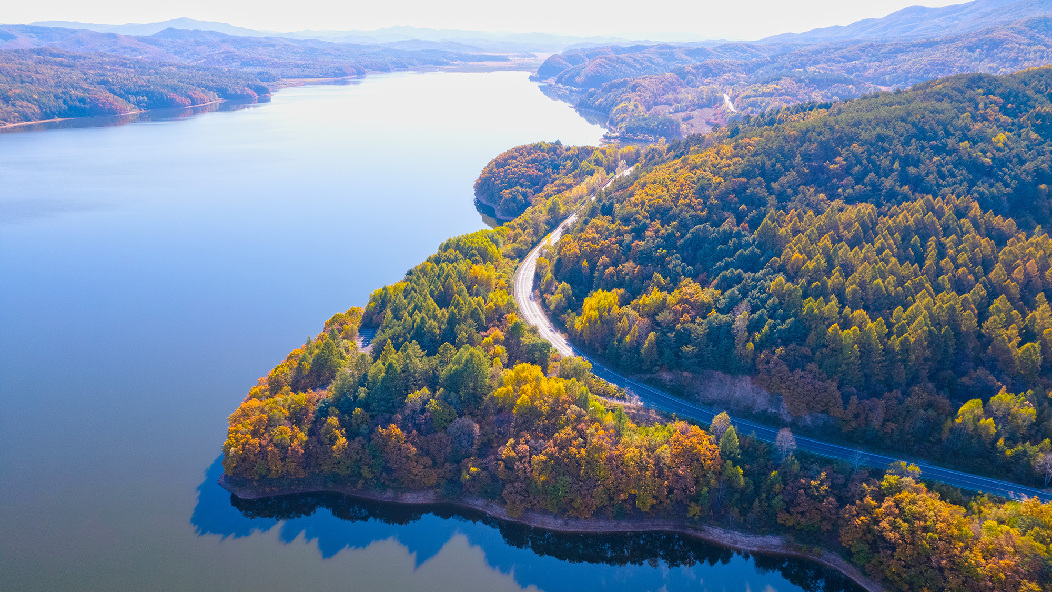 吉林省延边朝鲜族自治州安图县明月湖旅游区(新华网邵守志摄)