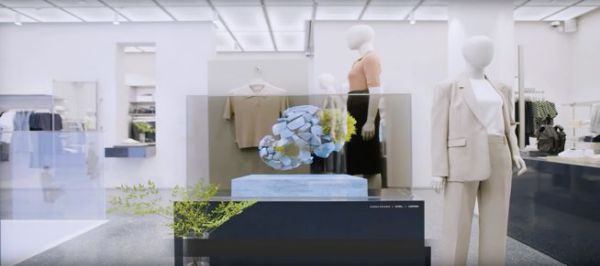 　　韩国MUSINSA首尔弘大旗舰店中透明OLED用作展示