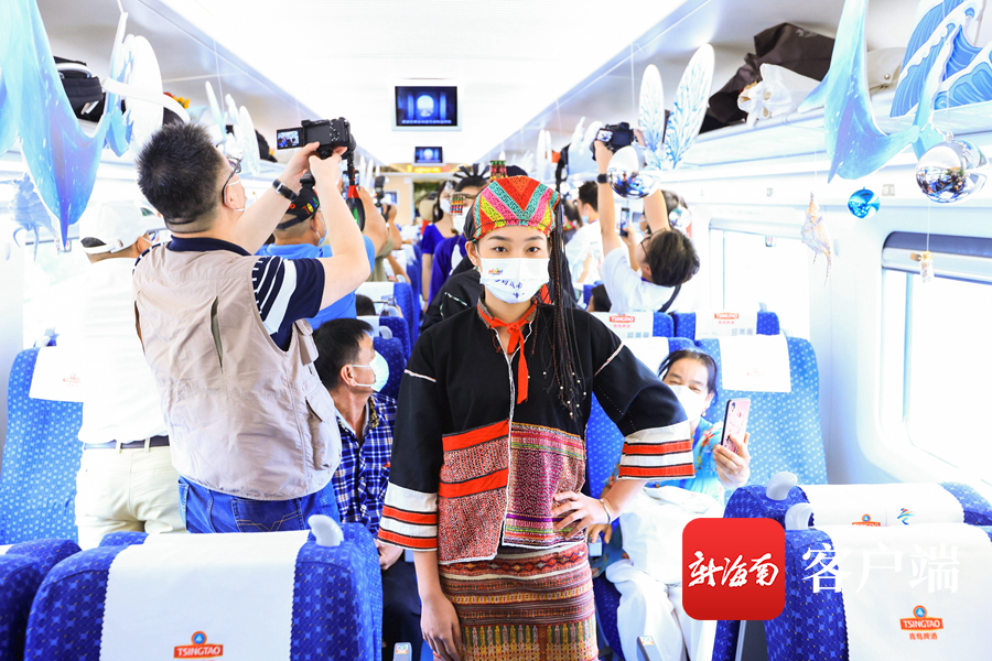 列车上的时装秀。拍客 郭懿飞 摄