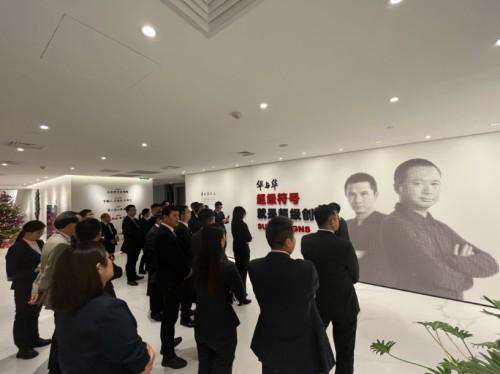 　　福庆团队受邀参观华与华展厅