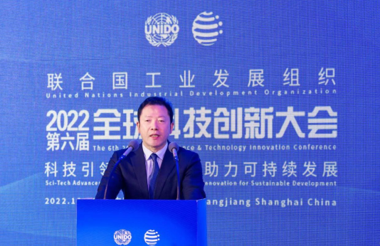 　　上海证券报社党委书记、董事长，中国金融信息中心董事长叶国标