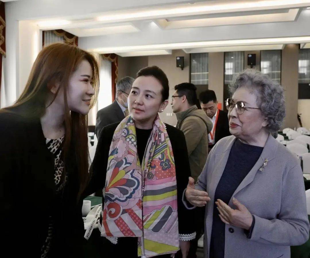 　　BrainCo高级副总裁何熙昱锦参加爱尔助残公益行动