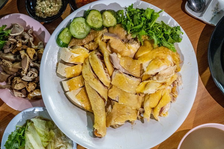 这是12月3日在王兴豪海南鸡饭店拍摄的海南鸡饭.新华社记者朱炜摄